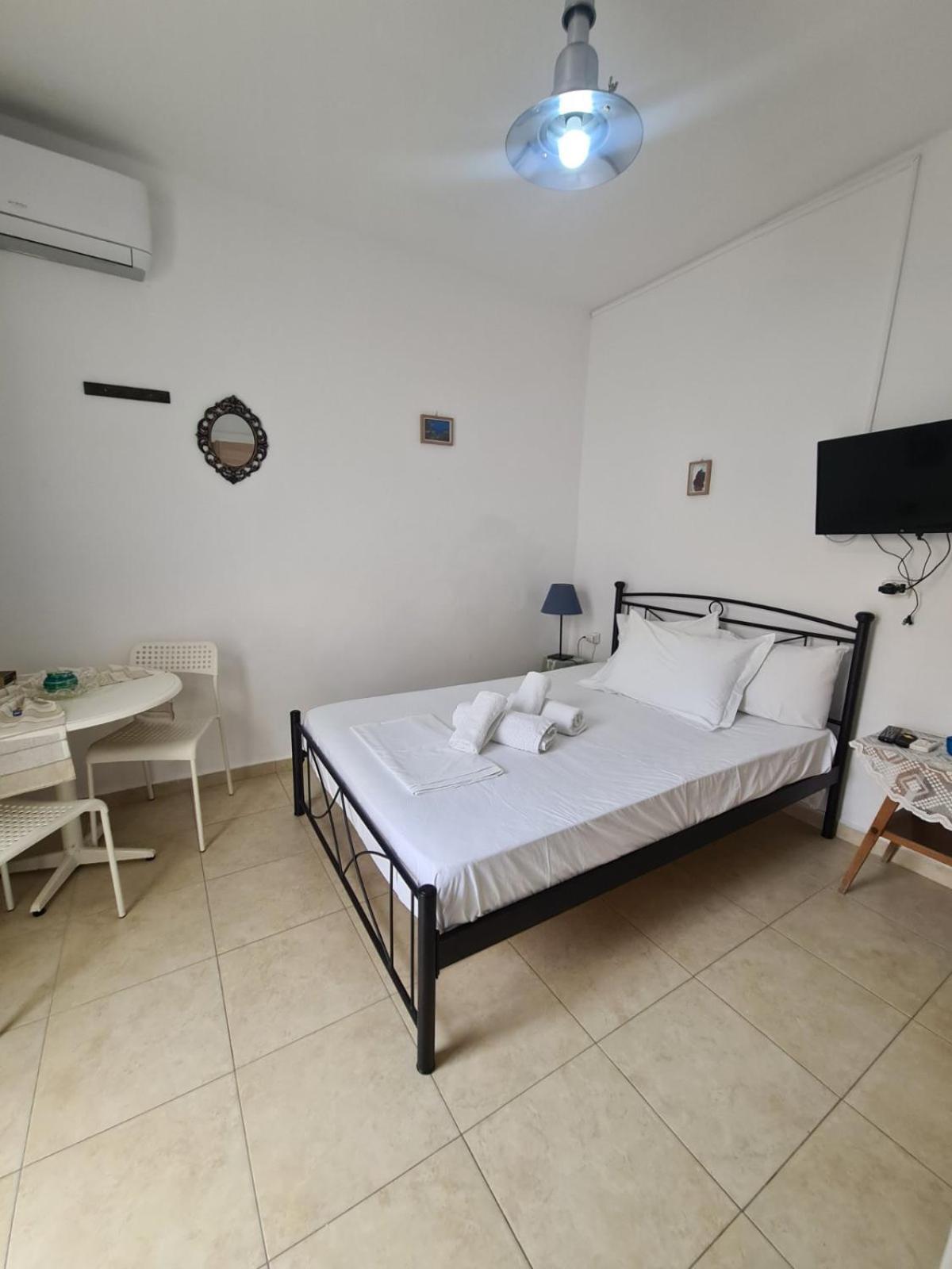 Aithra -Cosy Studio In Centre Of Poros Poros Town Esterno foto