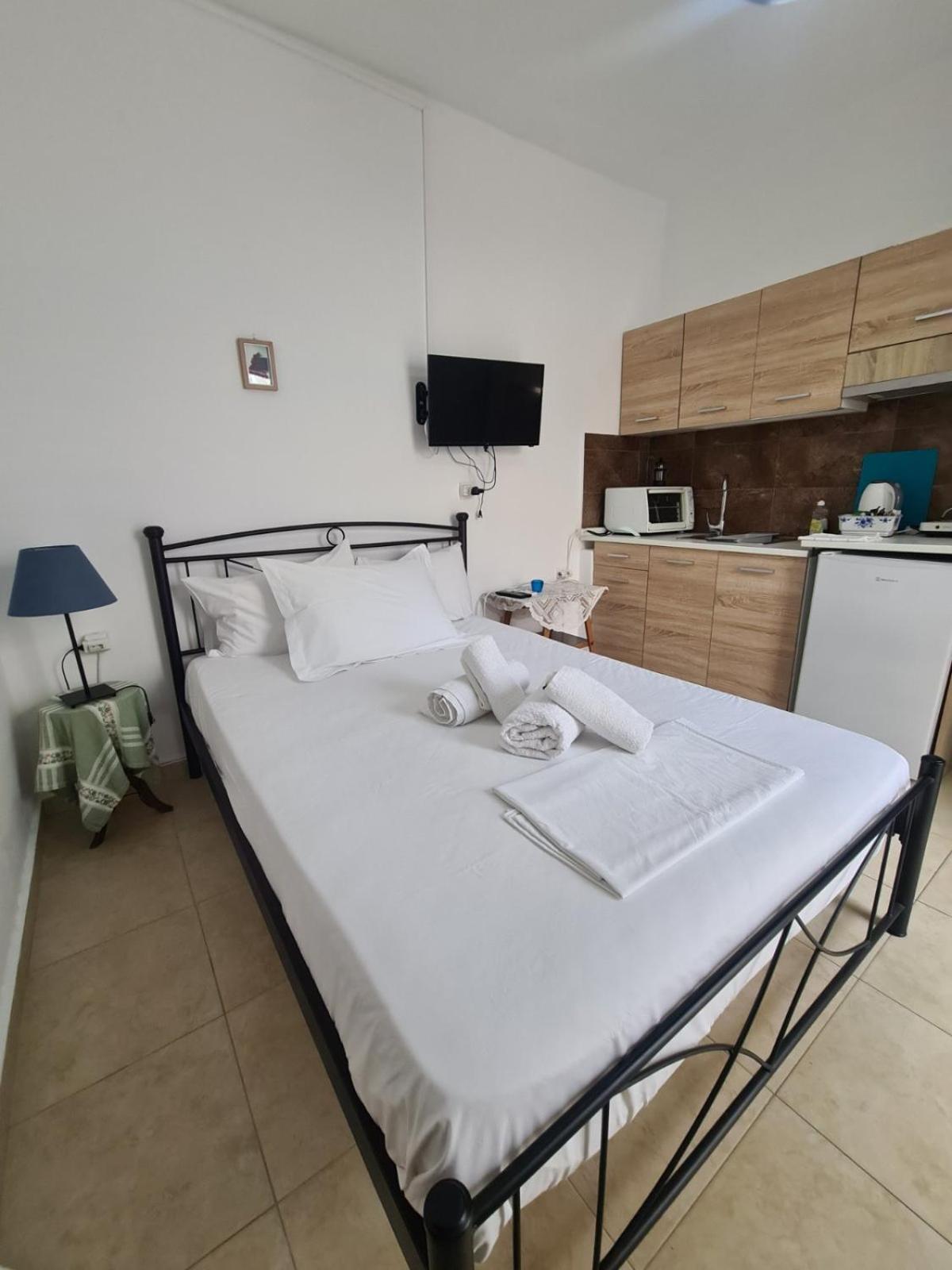 Aithra -Cosy Studio In Centre Of Poros Poros Town Esterno foto