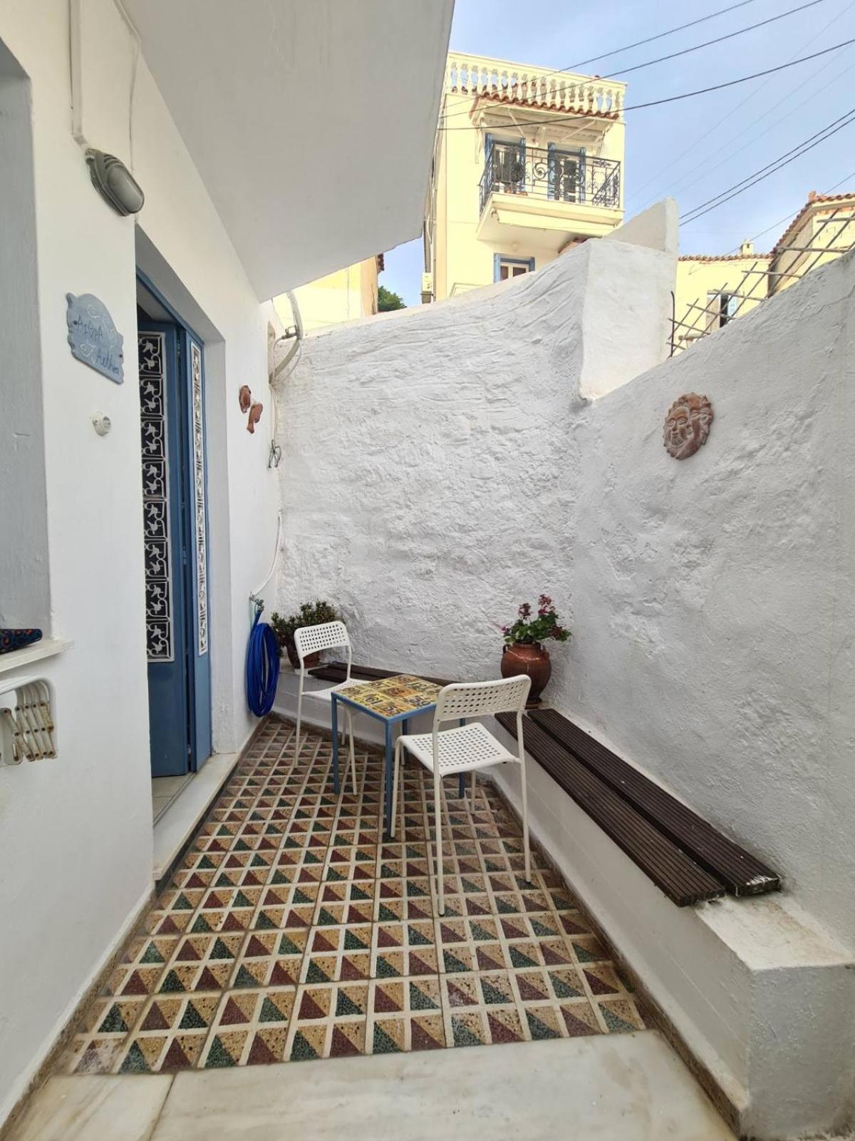 Aithra -Cosy Studio In Centre Of Poros Poros Town Esterno foto